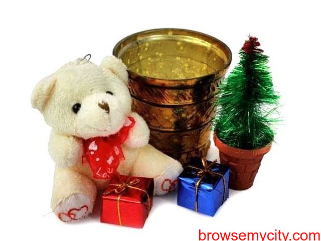 Send Christmas Gifts To Gurgaon Online from OyeGifts, Get Best Offers - 4/5