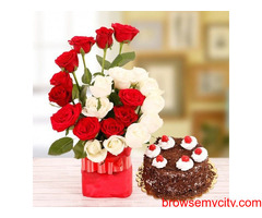 Last Minute Valentines Day Gifts Online via OyeGifts. Get 70 % off