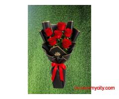 How does same-day flower delivery work in New Delhi?
